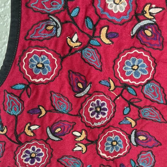 Lizwear Embroidered vest - Picture 6 of 6